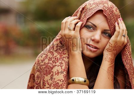 สาวมือทาสี Mehandi