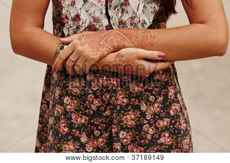 สาวมือทาสี Mehandi