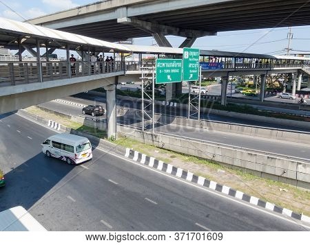 Vibhavadi-rangsit Road Bangkok Thailand-22 November 2018:vibhavadi Rangsit Road In Front Of Future P