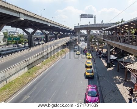 Vibhavadi-rangsit Road Bangkok Thailand-22 November 2018:vibhavadi Rangsit Road In Front Of Future P