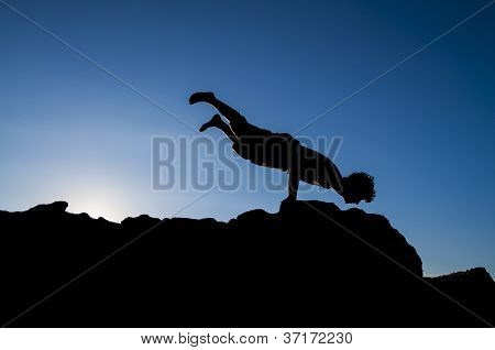 На краю
