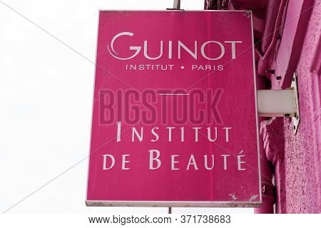 Bordeaux , Aquitaine / France - 06 06 2020 : Guinot Institut De Beaute Logo Sign Of French Shop Cosm