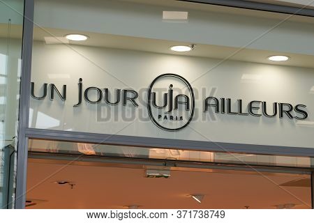Bordeaux , Aquitaine / France - 02 21 2020 : Un Jour Ailleurs Uja Paris Shop Logo Sign Women Fashion