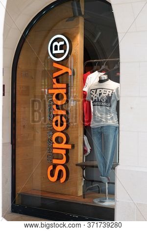 Arcachon , Aquitaine/france - 10 08 2019 : Logo Superdry Store British Clothing Store Uk Design Manu