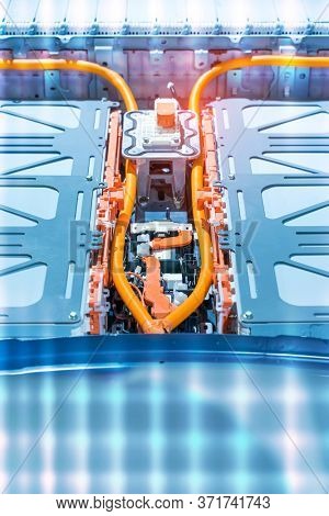 Electric car lithium battery pack and power connections