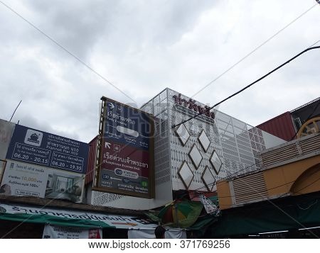 Wang Lang Pier,bangkok Thailand-08 June 2019:prannok Pier,also Known As The Siriraj Pier Or Wang Lan