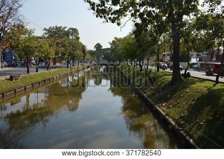 Chiang Mai Thailand-10 January 2020:chiang Mai Moat In The Songkran Festival, The Water In Pairs Is 