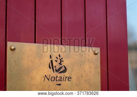 Bordeaux , Aquitaine / France - 06 06 2020 : Notary Board Sign Golden Logo Entrance Building Office 