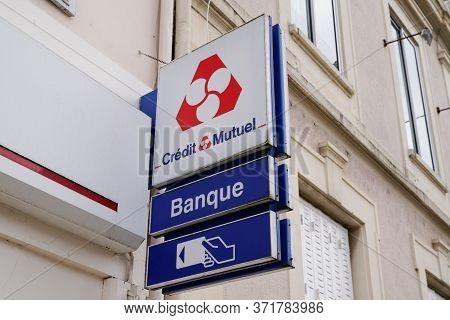 Bordeaux , Aquitaine / France - 02 20 2020 : Credit Mutuel Logo Atm Sign Brand French Bank Office Ag