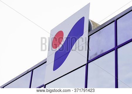 Bordeaux , Aquitaine / France - 10 28 2019 : Intersport Store Sign Retail Logo Brand  Signage French