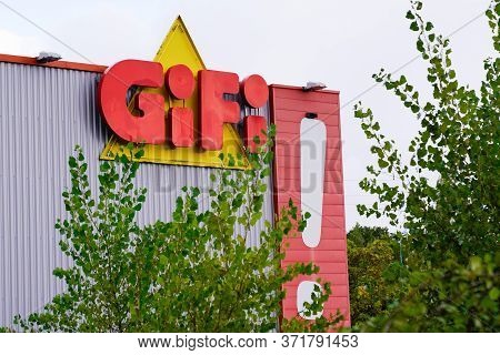 Bordeaux , Aquitaine / France - 11 05 2019 : Gifi Retail Sign Store Logo Facade French Shop Company 