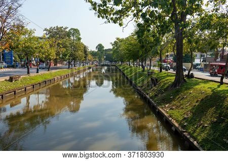 Chiang Mai Thailand-10 January 2020:chiang Mai Moat In The Songkran Festival, The Water In Pairs Is 