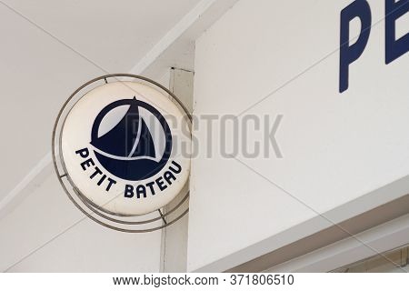 Bordeaux , Aquitaine / France - 02 15 2020 : Petit Bateau Kids Fashion Store Sign Small Boat Logo Sh