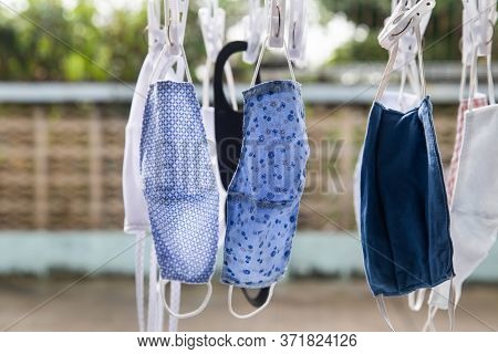 Cotton Cloth Mask Hanging Outdoor After The Used And Washing,natural Glare Light, Times,after Use Ev