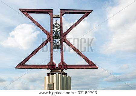 Detail pomníku u mostu Moerdijk v Nizozemsku
