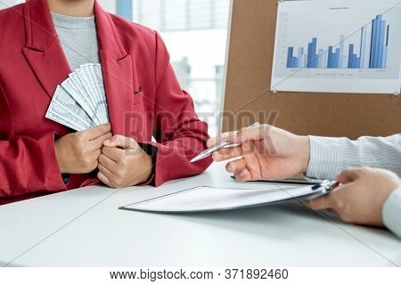 The Business Owner Personally Signed The Deal, Closing The Deal By Accepting Bribes. The Idea Of ​​c