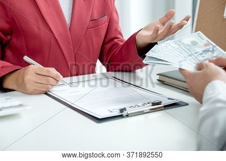 The Business Owner Personally Signed The Deal, Closing The Deal By Accepting Bribes. The Idea Of ​​c