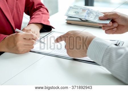 The Business Owner Personally Signed The Deal, Closing The Deal By Accepting Bribes. The Idea Of ​​c