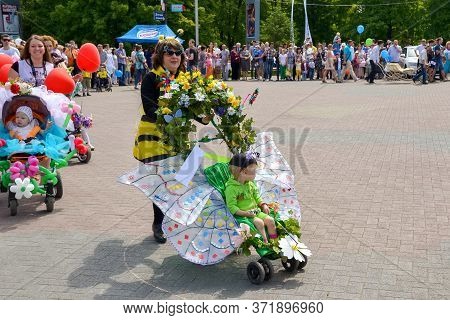 Chelyabinsk Russia June 1 2014 child protection Day festive parade of strollers and bicycles