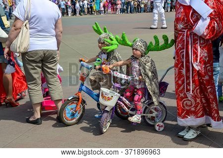 Chelyabinsk Russia June 1 2014 child protection Day festive parade of strollers and bicycles