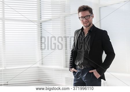 Side profile photo of a young handsome brunete realtor with bris