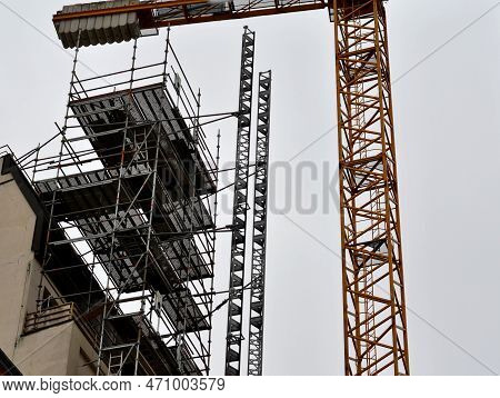 Inclined Lift, Transport And Lifting Equipment On Every Construction Site. Among The Main Advantages