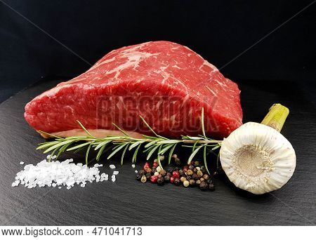 Roastbeef With Fried Potatoes An Remoulade Sauce