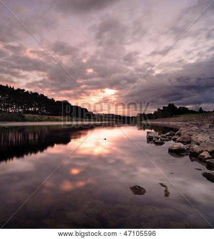Fluss während des Abends