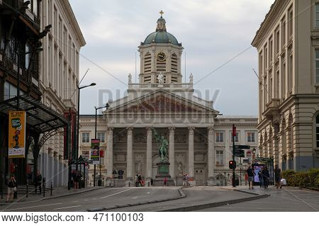 Brussels, Belgium - August 26 2017: Place Royale With In The Middle The Statue Of Godefroid De Bouil