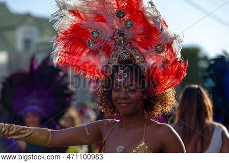 Saint-gilles Les Bains, La Réunion - June 25 2017: Dancer Dressed In A Shiny Costume During The Carn