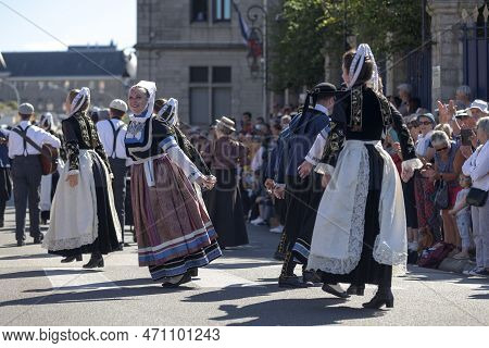 Quimper, France - July 24 2022: Traditional Dancers Of The Danserien Kemper During The Cornouaille F