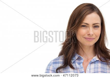 快活的女人，在白色背景上寻找到相机