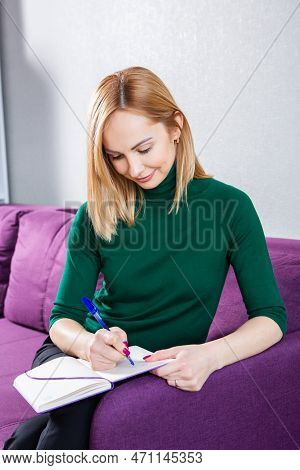 Business Woman Works In The Office. Iindependent Lady Who Studies From A Distance. Learning At Home.