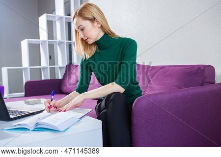 Business Woman Works In The Office. Iindependent Lady Who Studies From A Distance. Learning At Home.