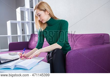 Business Woman Works In The Office. Iindependent Lady Who Studies From A Distance. Learning At Home.