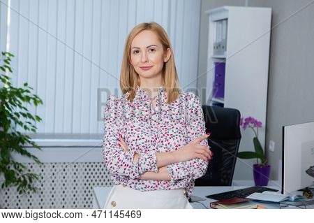 Business Woman Works In The Office. Iindependent Lady Who Studies From A Distance. Learning At Home.