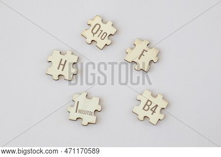Set Of Puzzles With 5 Biologically Important Elements With Inscriptions On A Beige Background. Q10, 