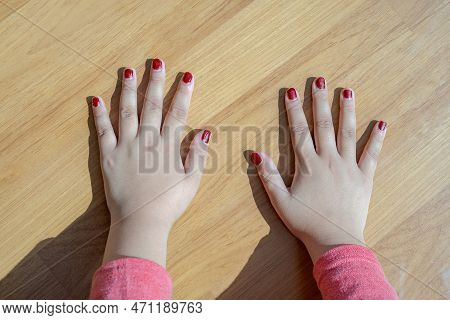 Hands With Henna In A Bright Sunlight On The Floor. Drying Henna At Home.