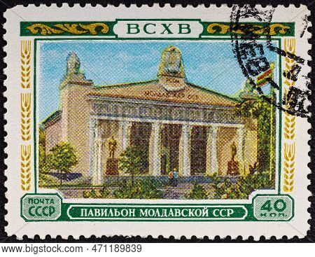 Ussr- Circa 1954: A Stamp Printed By The Ussr Shows Pavilion Of Moldavian Ssr Of All-union Exhibitio