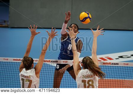 Istanbul, Turkiye - November 06, 2022: Kelsie Payne In Action During Vakifbank Vs Sigorta Shop Turki