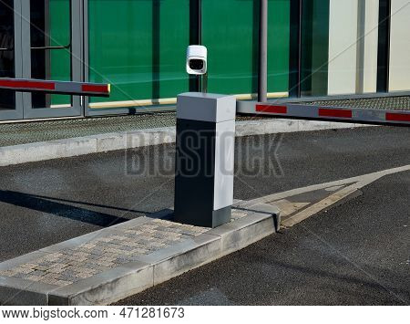Camera System Makes It Possible To Recognize Vehicle License Plates With High Accuracy In Real Time.