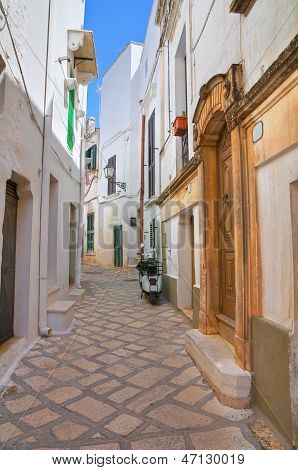 Vicolo in Ceglie Messapica. Puglia. Italia meridionale.