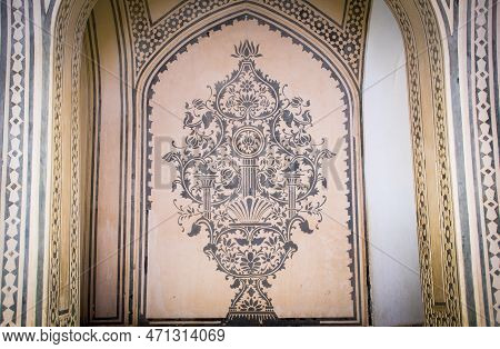 Kashan, Iran - 29th June, 2022: Interior And Art In Hot Bathing Hall (garmkhaneh) At Sultan Amir Ahm