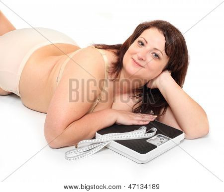 Gorda com máquina de pesagem.