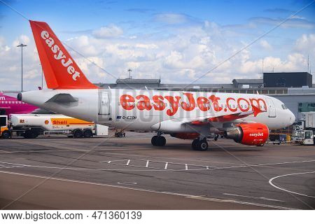 Luton, Uk - July 12, 2019: Easyjet Airbus A319 At London Luton Airport In The Uk. It Is Uk's 5th Bus