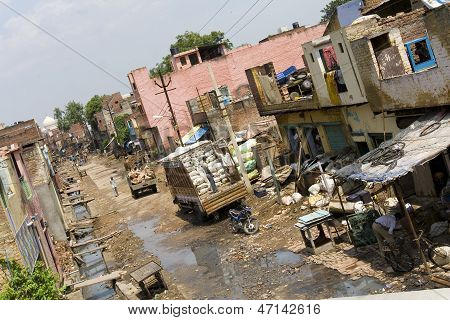 Poverty And Wealth - Taj Mahal - India