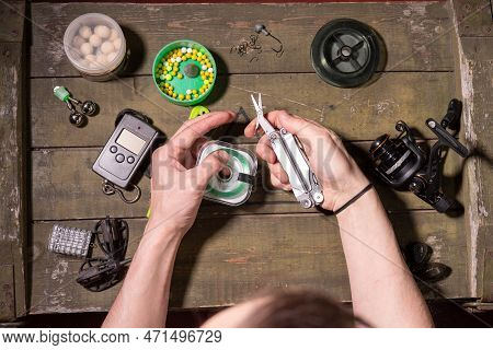 Get Ready For Fishing. Prepare Tackle For Fishing. Cut Off The String With Scissors. Multifunctional