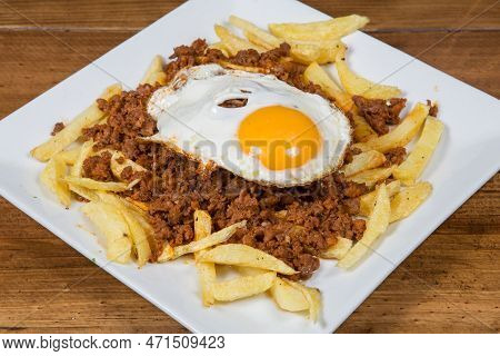 Huevos Rotos Con Picadillo De Jabali