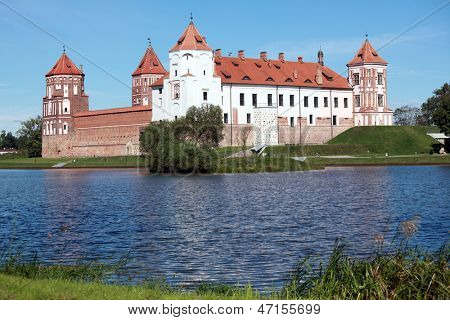 มีร์ GRODNO ภูมิภาค เบลารุส - 29 สิงหาคม: ดูมีร์ปราสาทซับซ้อนในมีร์ Grodno อำเภอ เบล