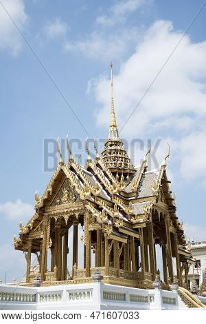 Phra Tinang Aporn Phimok Prasat Pavilion In The Grand Palace In Bangkok. The Palace Has Been The Off